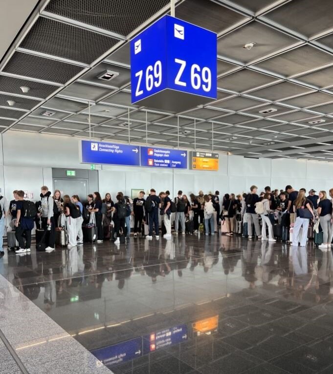 aifs-schueleraustausch-ausreise-gruppe-flughafen